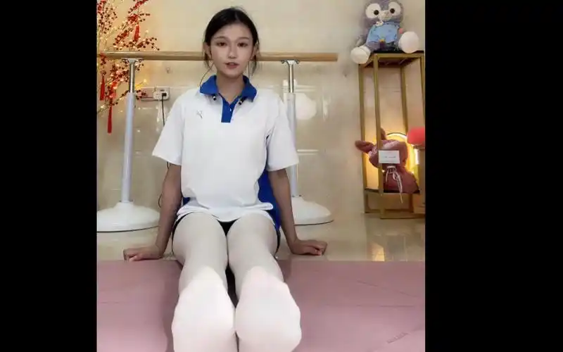 白丝舞蹈大学生