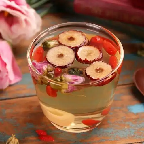 p>红枣枸杞玫瑰花茶是一款花茶,主要制作材料为红枣,枸杞,玫瑰花.