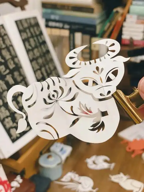 日课一日一剪十二生肖剪纸小牛牛