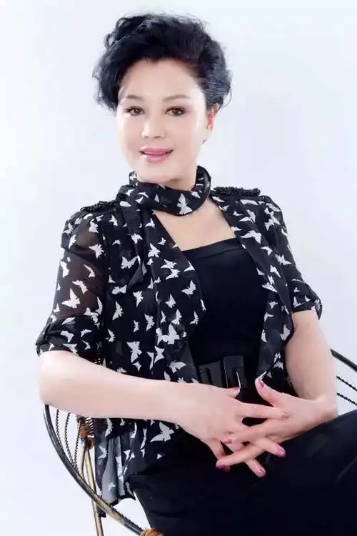 她被前夫家暴净身出户走投无路改做商人二婚却再遇渣男