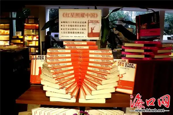 摆放新范儿海口一书店图书创意造型吸引眼球