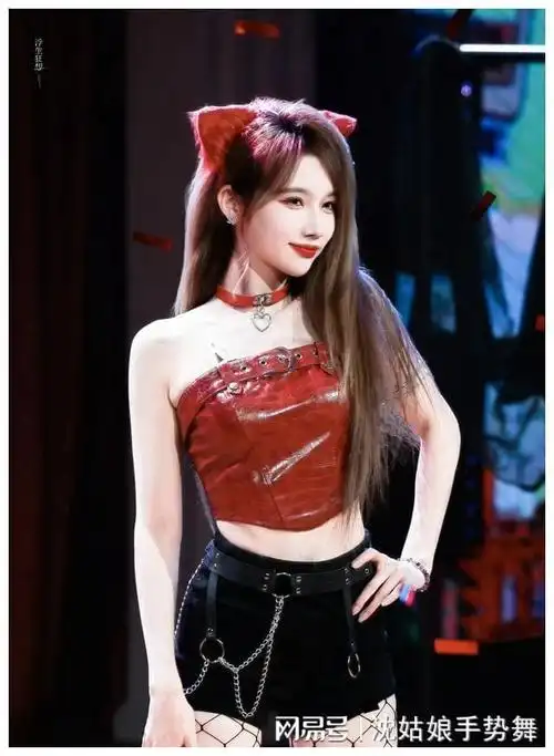 宋昕冉,如小野猫般妖娆,混身野性的呼唤,让人欲罢不能!