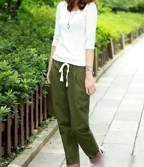 墨绿色裤子配什么颜色上衣好看白色清纯灰色自然你喜欢哪种