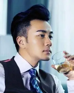 刘恺威帅气短发盘点 飞机头最显绅士魅力