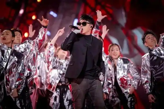 明星给网红打工!演唱会成为各大带货主播的营销利器?|辛巴|嘉年华|大