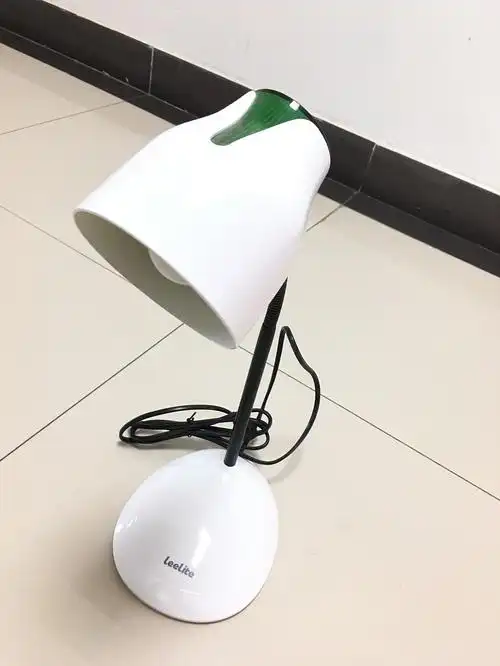宜家风格插电白色台灯,15元
