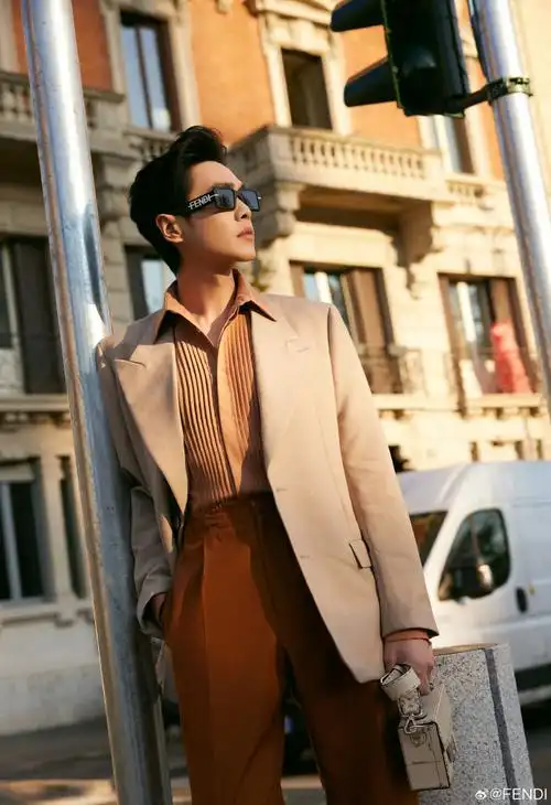 fendi品牌皮具代言人张若昀##fendiss24