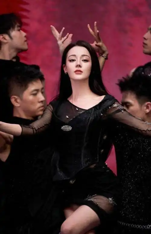 一场生日宴,娱乐圈"人情冷暖",在迪丽热巴身上体现得淋漓尽致