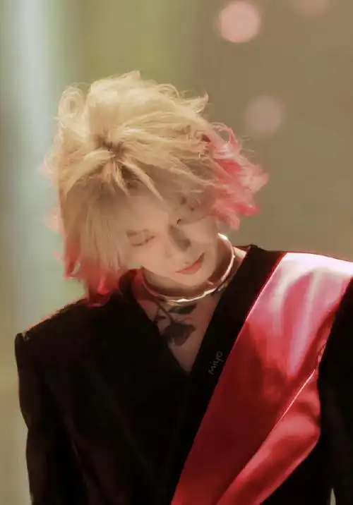 新浪娱乐换头像了##新浪娱乐头像##2024华晨宇火星演唱会