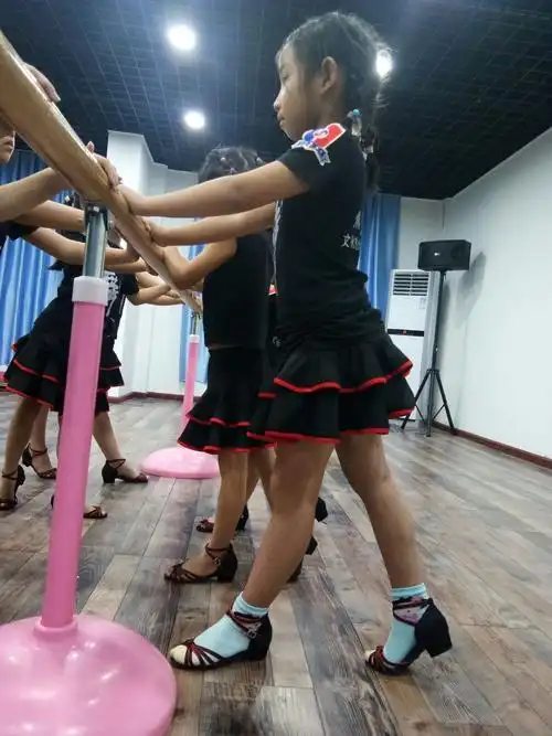 【焦点拉丁舞徐老师】海盐焦点教育集团--少儿拉丁舞暑假新生班成功开