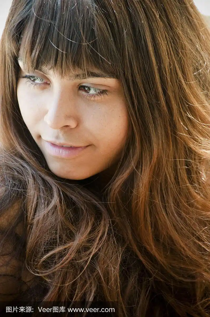 青年女人,自然美,苍白的头发,垂直画幅,美