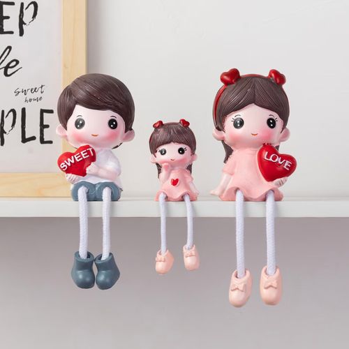 家三口摆件工艺品电视柜桌面吊脚娃娃可爱卡通礼物 抱心三口小女孩的
