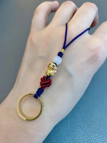 不戴的旧戒指加足金小醒狮编个手机挂绳