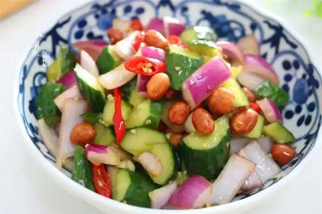 这道菜真简单,不煮不烫,拌一拌就上桌,鲜香开胃倍好吃|洋葱|黄瓜|凉拌