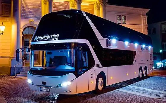 12,超豪华保姆车大巴车22座:2188元-2898元一天,包100公里含燃油费,每