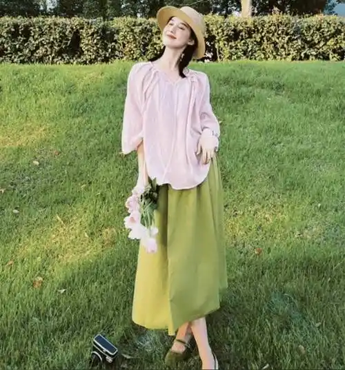 不要一见绿色搭配就犯难!绿色半裙这样搭,美翻了!