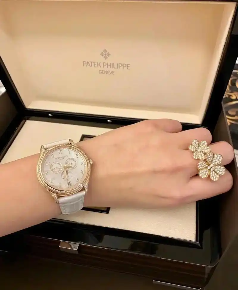 谁还没有一块气质的正装女表?百达翡丽4948-气质正装女表  - 抖音