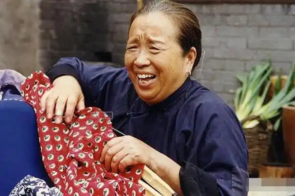 两版骆驼祥子演员对比斯琴高娃丁嘉丽各有千秋最难忘颜彼得