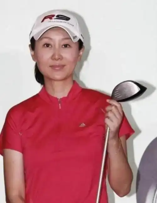 潘蔚:三婚两离,和孙楠因高尔夫球结缘,结婚15年,如今怎样了?