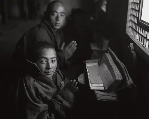 【2005年作 读经的小僧人,久治,青海,2005 银盐纸