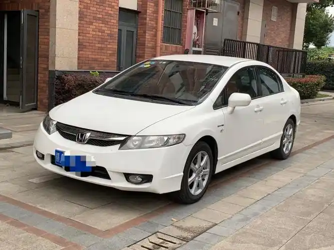 上海2011年5月本田思域2011款18exi精致升华型白色自动档
