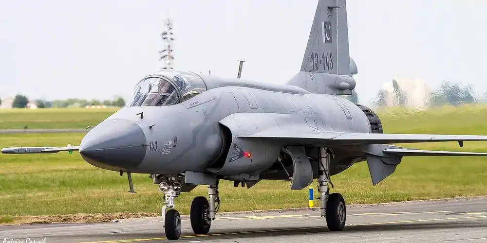 jf17流淌着七爷血统的魔改战斗机