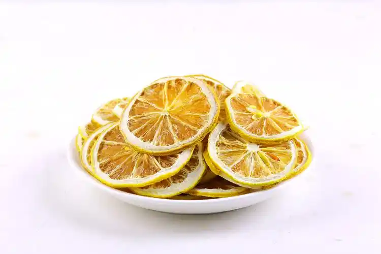 柠檬片泡水的好处