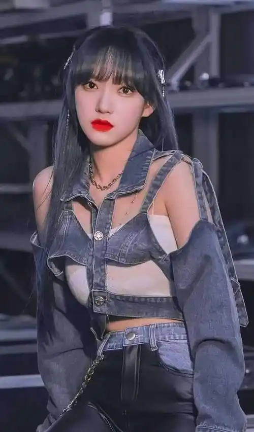 程潇25岁惊艳全场,曲线身材如人间尤物,美得让人窒息!