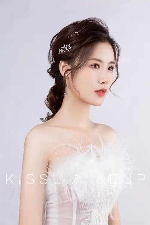 kissu化妆培训的化妆造型作品《时尚西式新娘造型》