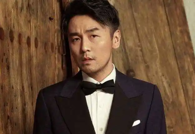 原创雷佳音称自己老婆比热巴还漂亮照片曝光后粉丝这身材真绝了