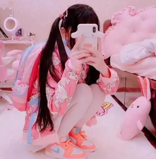 刚出道的蔡萝莉有多可爱双马尾小书包观众这么萌谁顶得住