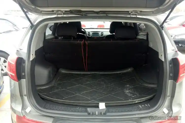 起亚智跑后备箱