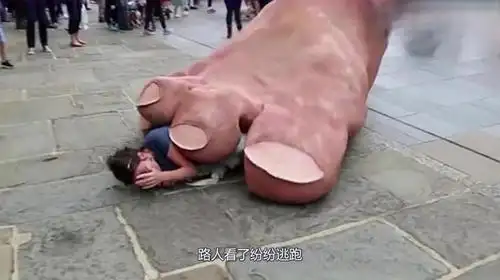 巨人美女踩踏城市视频在线观看 - 西瓜视频