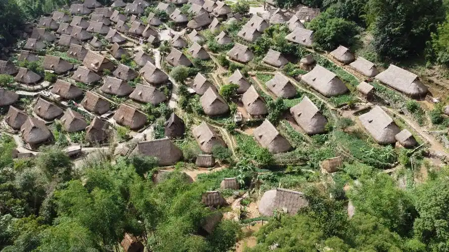 改造前的沧源翁丁村翁丁古寨.