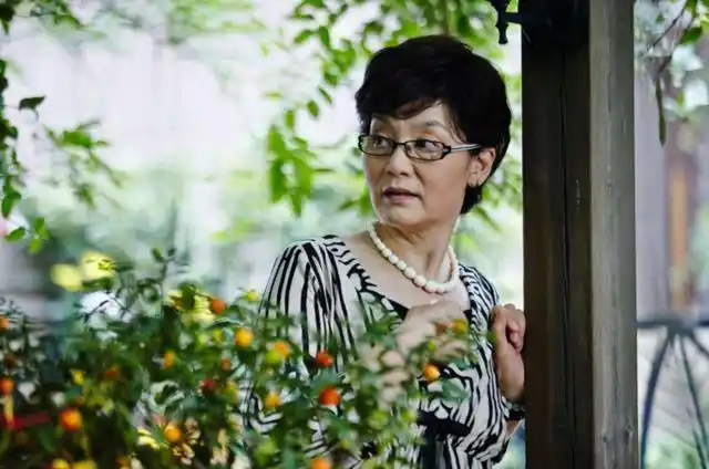 因为是比较老一辈的艺术家,所以很多年轻人对潘虹的名字并不是那么