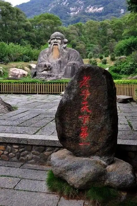 2021年4月中旬,与妻子一起慕名来到清源山风景区游览.