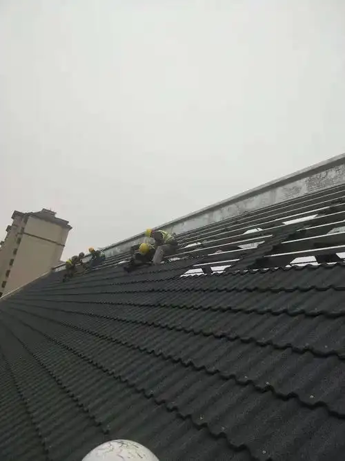 重庆彩石金属瓦圆弧形水墨灰色瓦新型屋面金属瓦工程项