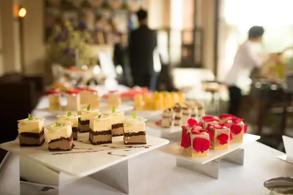 茶歇的定义就是为会间休息兼气氛调节而设置的小型简易茶话会,当然