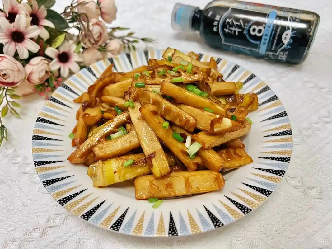 当季时令菜油焖笋