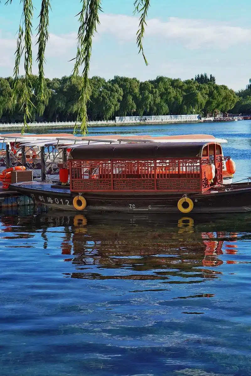 治愈系风景 #北京 #摄影 #什刹海  湛蓝的天空 波光粼 - 抖音