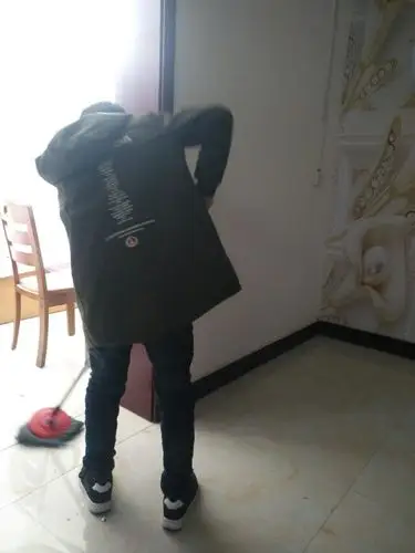 拖地看似简单的劳动,也有很多的技巧