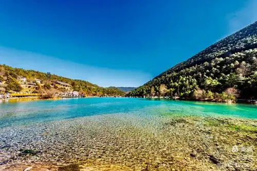 碧蓝无瑕天相映,玉龙纯情月色蓝——走马丽江白水河