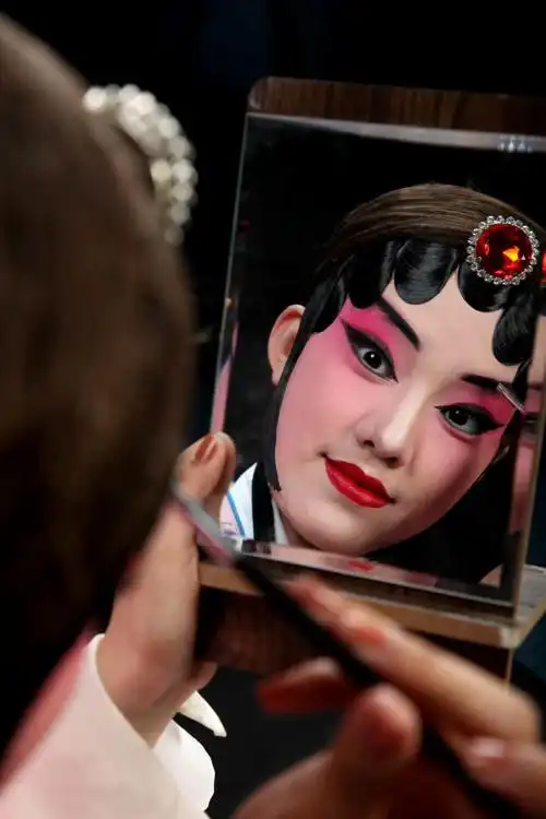 雯彤京剧定妆照