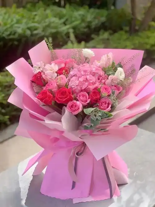 好看的红色玫瑰花束,打动女友的8种红色花朵