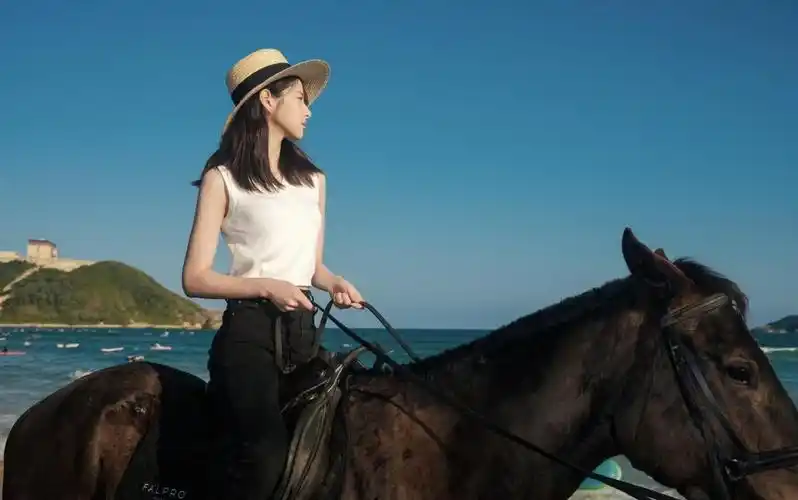 李秋瞳晒港风靓照24岁nba美女主播不输女明星喜欢湖人队