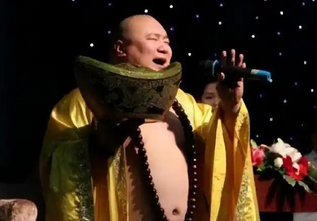 真人版弥勒佛成网红后被富婆高价请回家如今境况如何