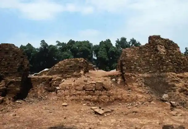 雷峰塔坍塌77年后专家在塔底找到了密室千年谜团才被揭开