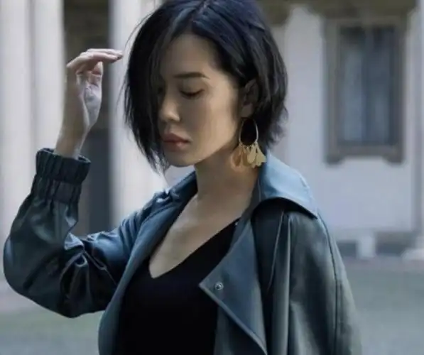 余男:巅峰时被知名导演抛弃,45岁仍单身是妈妈的心病|吴京|张雨绮