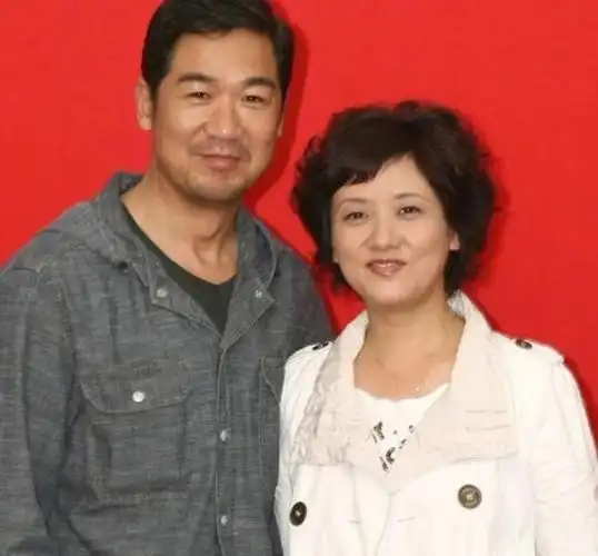 越低调越出乎意料细看张国立和邓婕资产才知什么叫人生赢家