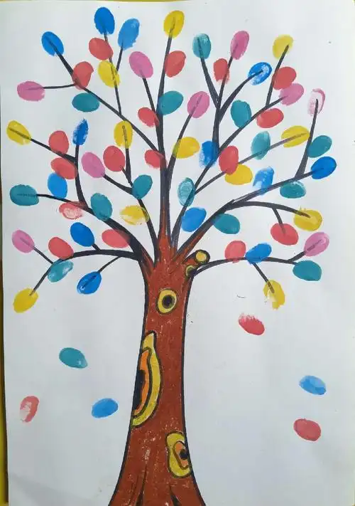 点通画室碧桂园初级班创意课【七彩手指树】